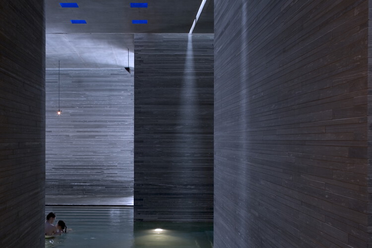 The Alchemy of Mass: Peter Zumthor and the Perception of Lightness - Image 14 of 21