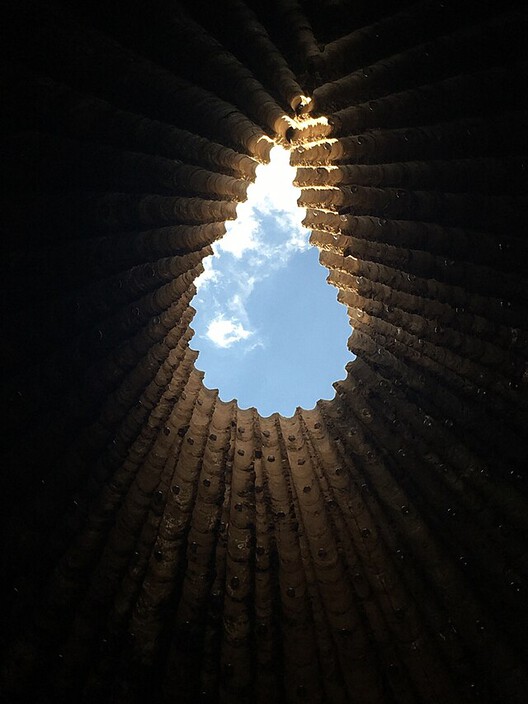 The Alchemy of Mass: Peter Zumthor and the Perception of Lightness - Image 2 of 21