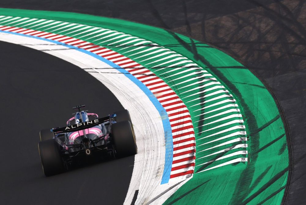 A 24% stake in Alpine currently owned by US-based investors is known to be up for sale – and Mercedes is among the potential buyers.