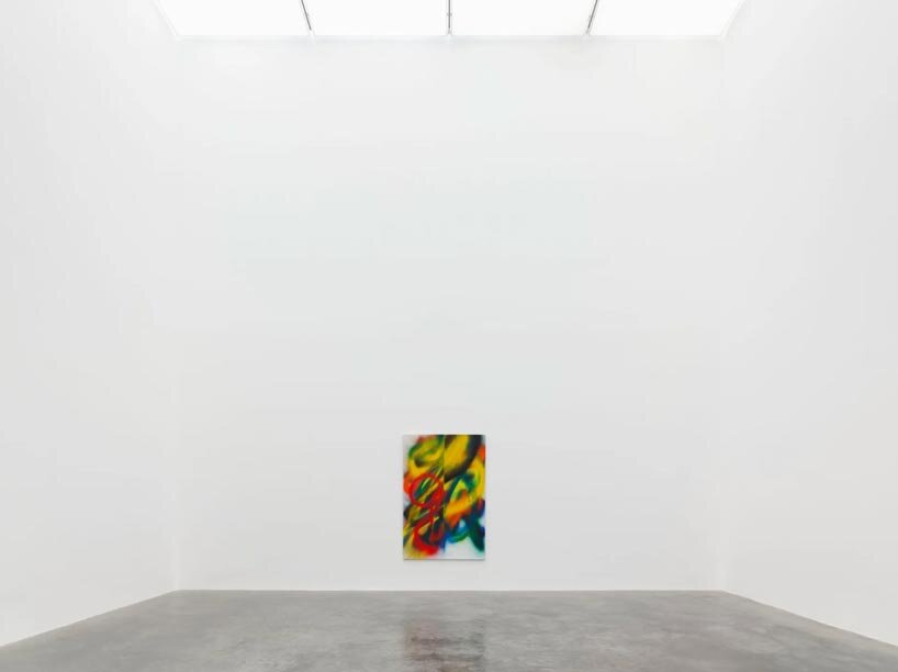 paint unfolds across earth, canvas, and space in katharina grosse’s london exhibition - 4