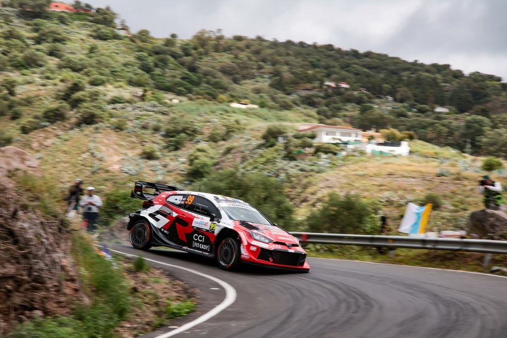 Oliver Solberg, Elliott Edmondson, Toyota Gazoo Racing WRT Toyota GR Yaris Rally1