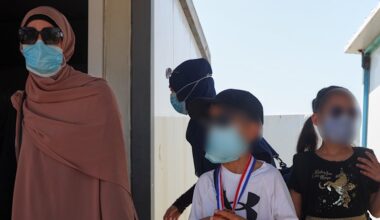 Group leaves Syrian camp despite government warning