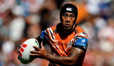 Wests Tigers star visits Papua New Guinea in sign he may sign with Chiefs NRL team