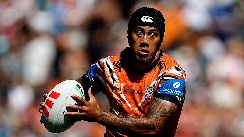 Wests Tigers star visits Papua New Guinea in sign he may sign with Chiefs NRL team