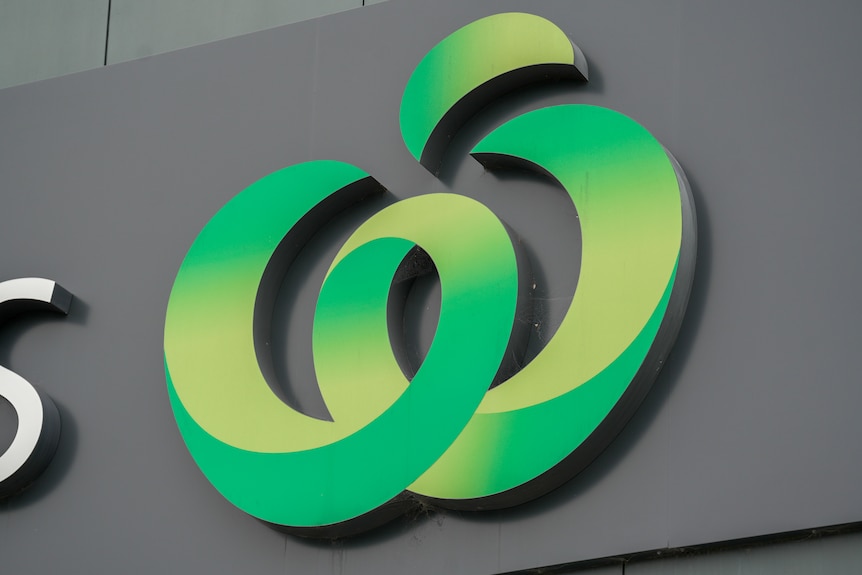 Close up of the green Woolworths W logo on the outside of a building.