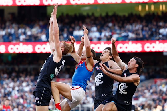 Harry Dean (left) effectively cost Carlton picks No.9 and 11 last season as they matched an early bid.