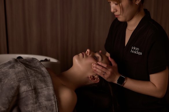 Tokyo Headspa head bath experience.