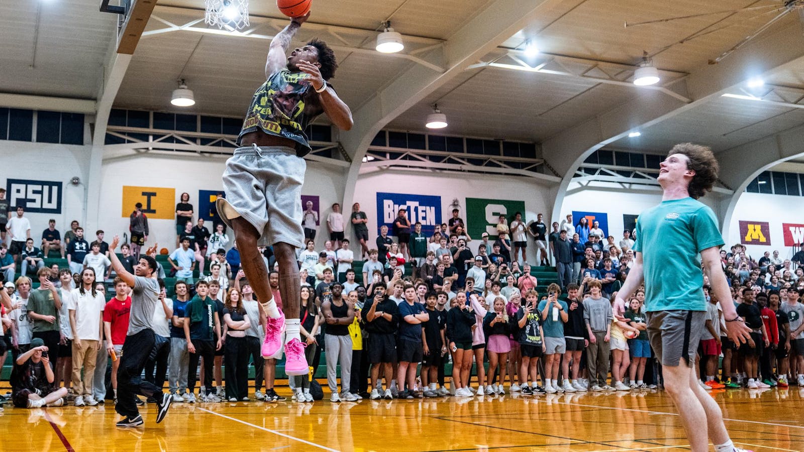 MSU men's basketball surprises students with IM West pickup game