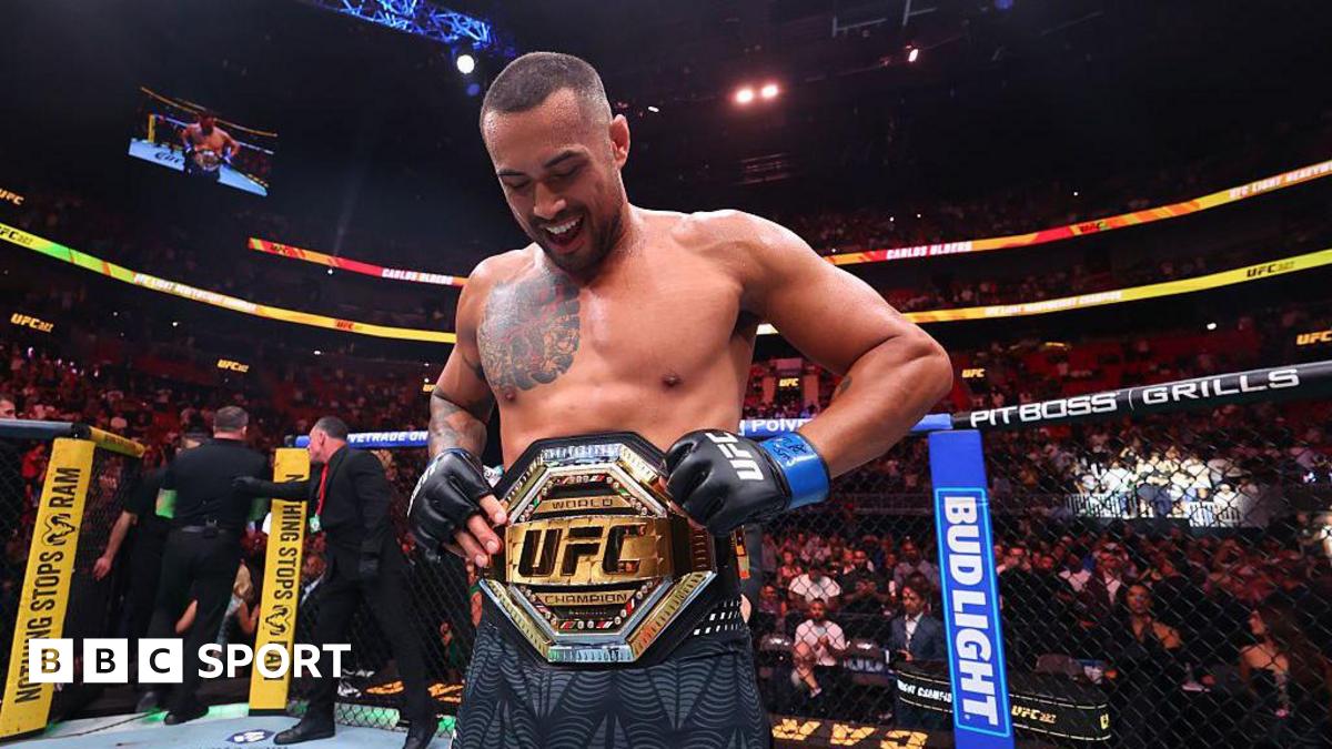 Carlos Ulberg celebrates beating Jiri Prochazka at UFC 327