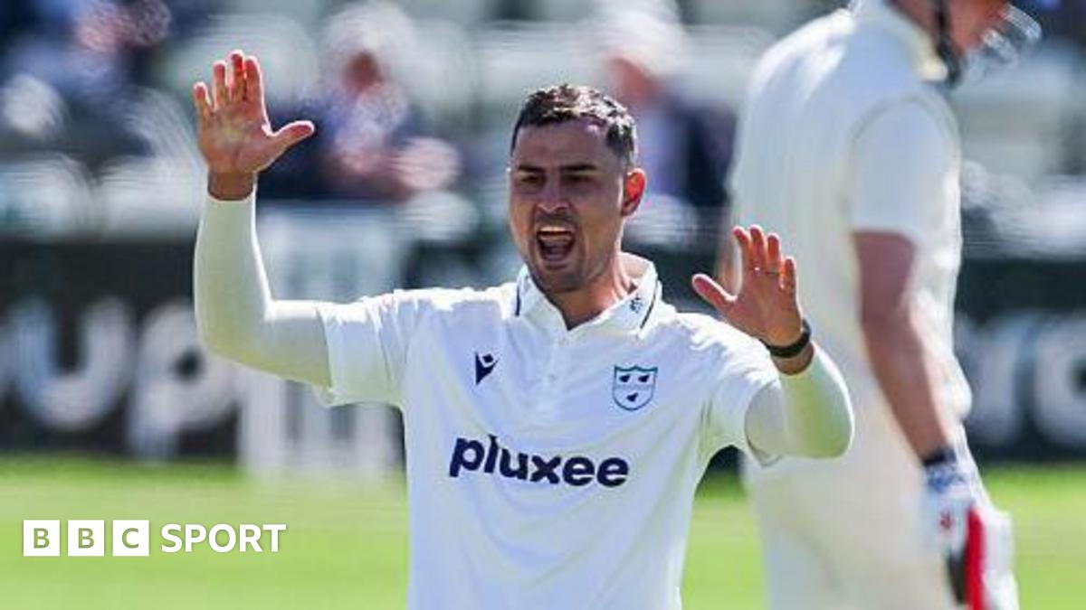 Beyers Swanepoel celebrates taking a wicket for Worcestershire