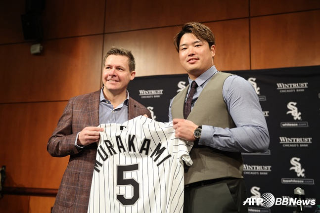 Munetaka Murakami (right) signed with the Chicago White Sox via the posting system ahead of this season. /AFPBBNews=NEWS1