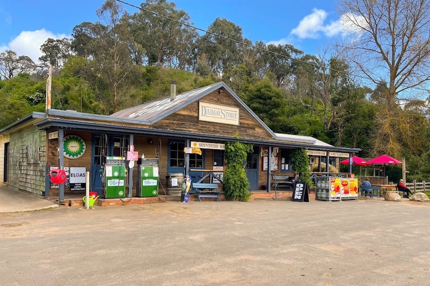 Dargo general store on a dirt road.