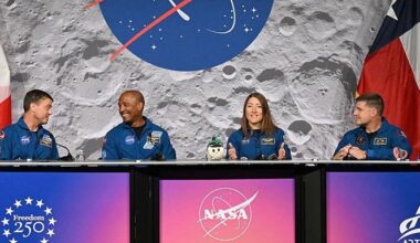 Spacecraft's splashdown was like diving off a skyscraper backwards, Artemis astronaut says - Yahoo News Australia