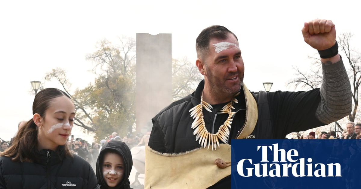 Walking for truth: Travis Lovett’s 500km journey to remind Albanese of his promise to create a First Nations truth-telling commission | Indigenous Australians