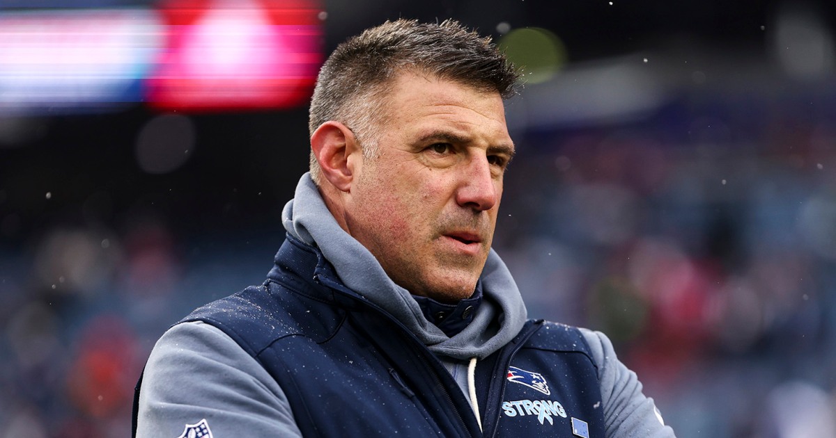 Dianna Russini won't be reporting amid review of NFL coverage after photos with Patriots coach Mike Vrabel
