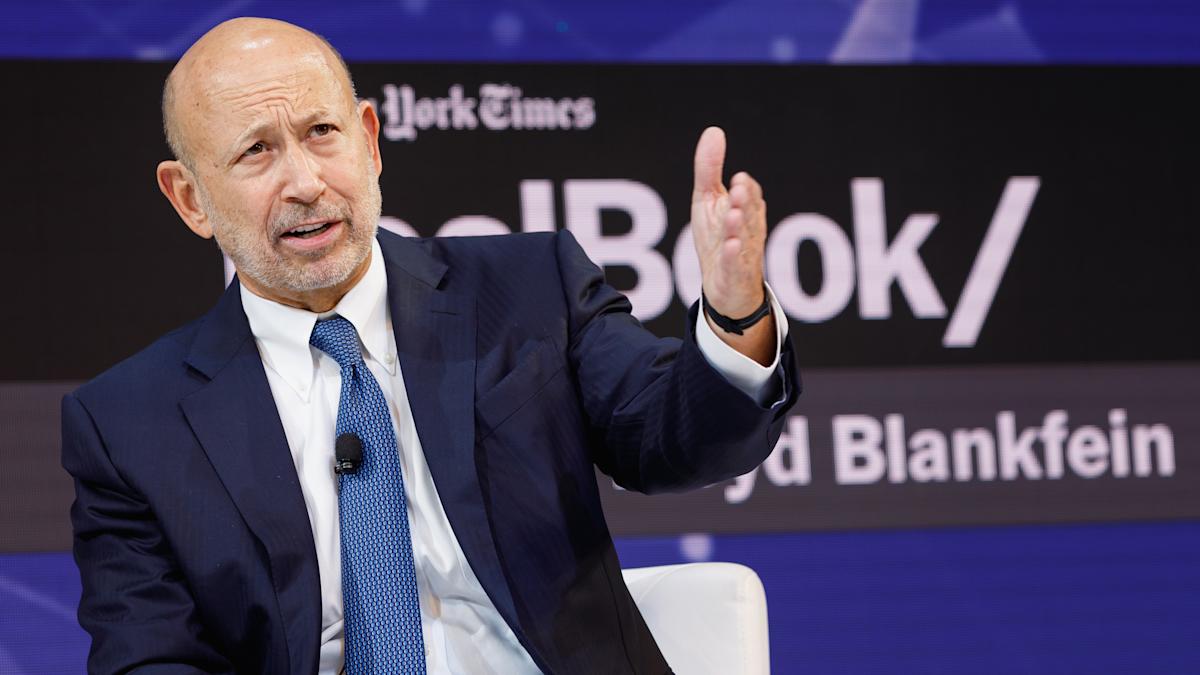 Former Goldman Sachs CEO says he ‘smells’ a 2008-style crisis brewing — could your 401(k) get caught in the crossfire?