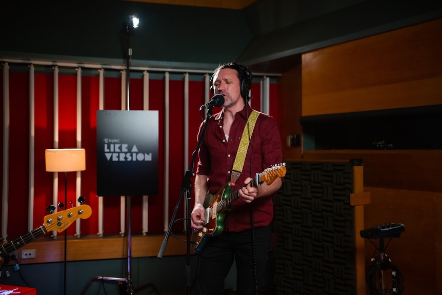 Paul Dempsey performing in the triple j studios