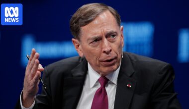 Former CIA director David Petraeus backs Donald Trump's Strait of Hormuz blockade but warns of confrontation