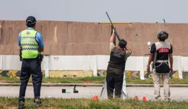 Wildlife management contractors culling crows at Bulim Heavy Vehicle Park on April 2.