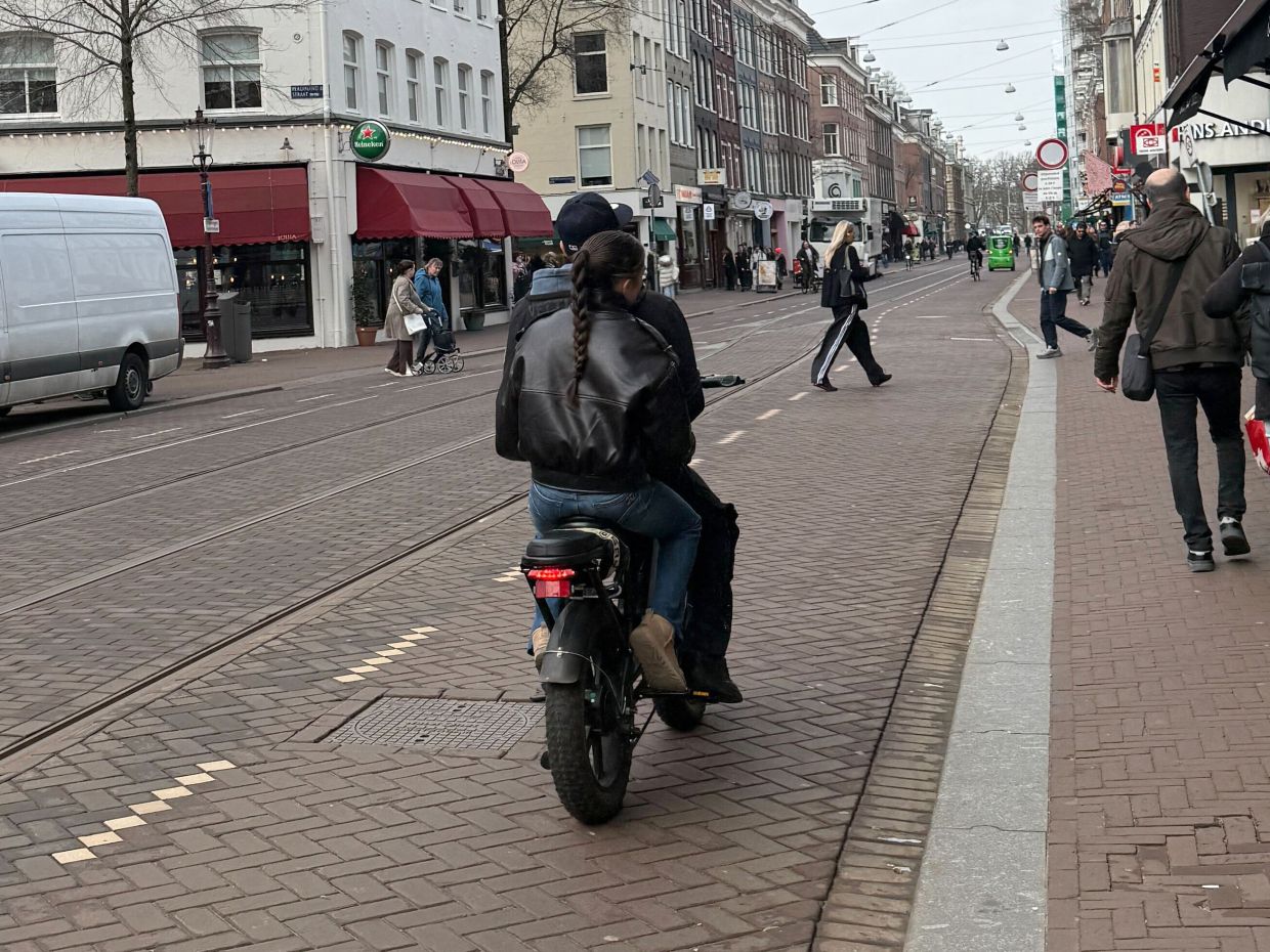 How 'fat bikes' are disrupting Amsterdam's beloved cycling culture