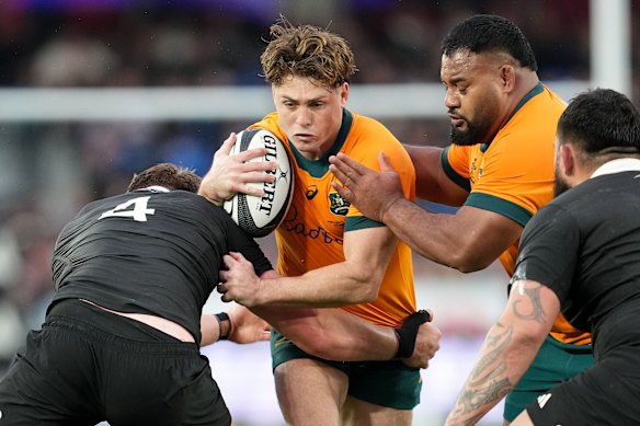 Australia’s James O’Connor takes on the All Blacks’ defence.