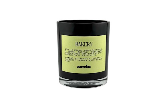 Bakery scented soy candle.