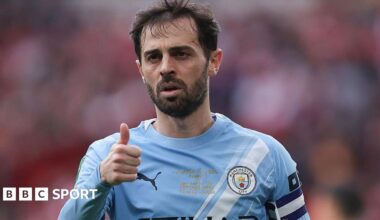 Bernardo Silva gives a thumbs-up sign during the Carabao Cup final