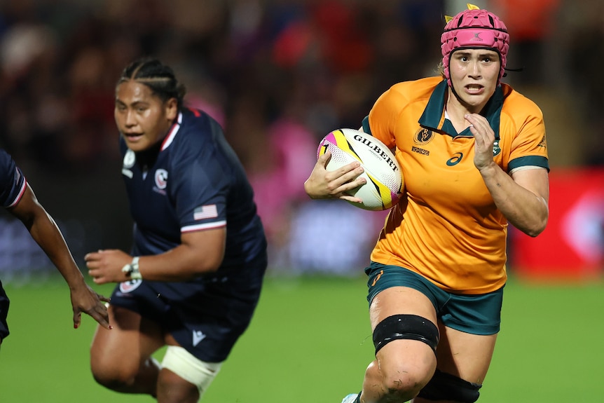 Piper duck makes a break for the Wallaroos against the USA in 2025.