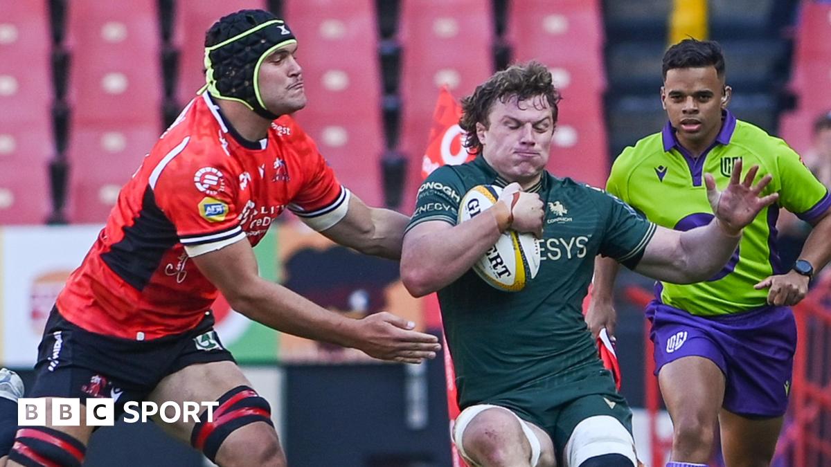 Cian Prendergast is tackled by Ruan Venter