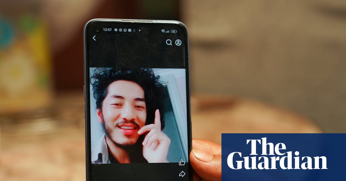 When ‘the birdman’ of St James tunnel died, Sydney commuters streamed past his body for days | Housing