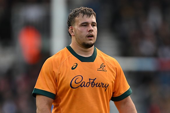 Prop Massimo De Lutiis will stay at the Queensland Reds after a recruitment attempt by Ireland.