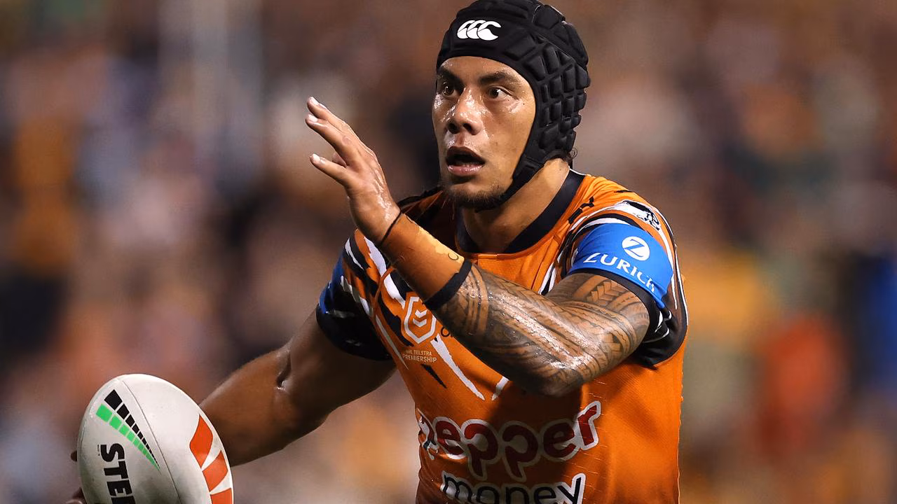 NRL 2026: Jarome Luai meets with PNG Chiefs ahead of contract deadline, ‘heartbreaking’ for Wests Tigers