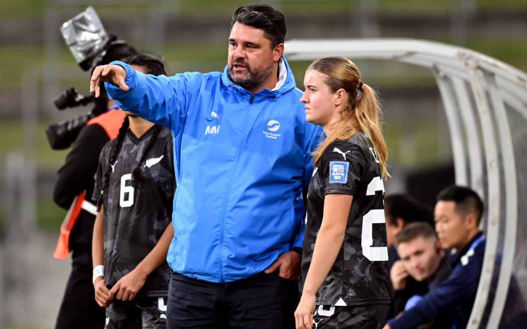 New Zealand Football Ferns coach Michael Mayne speaks with Manaia Elliott.