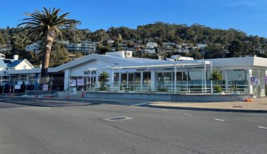 Kingston Beach pub rallies 5,000 signatures to save live music