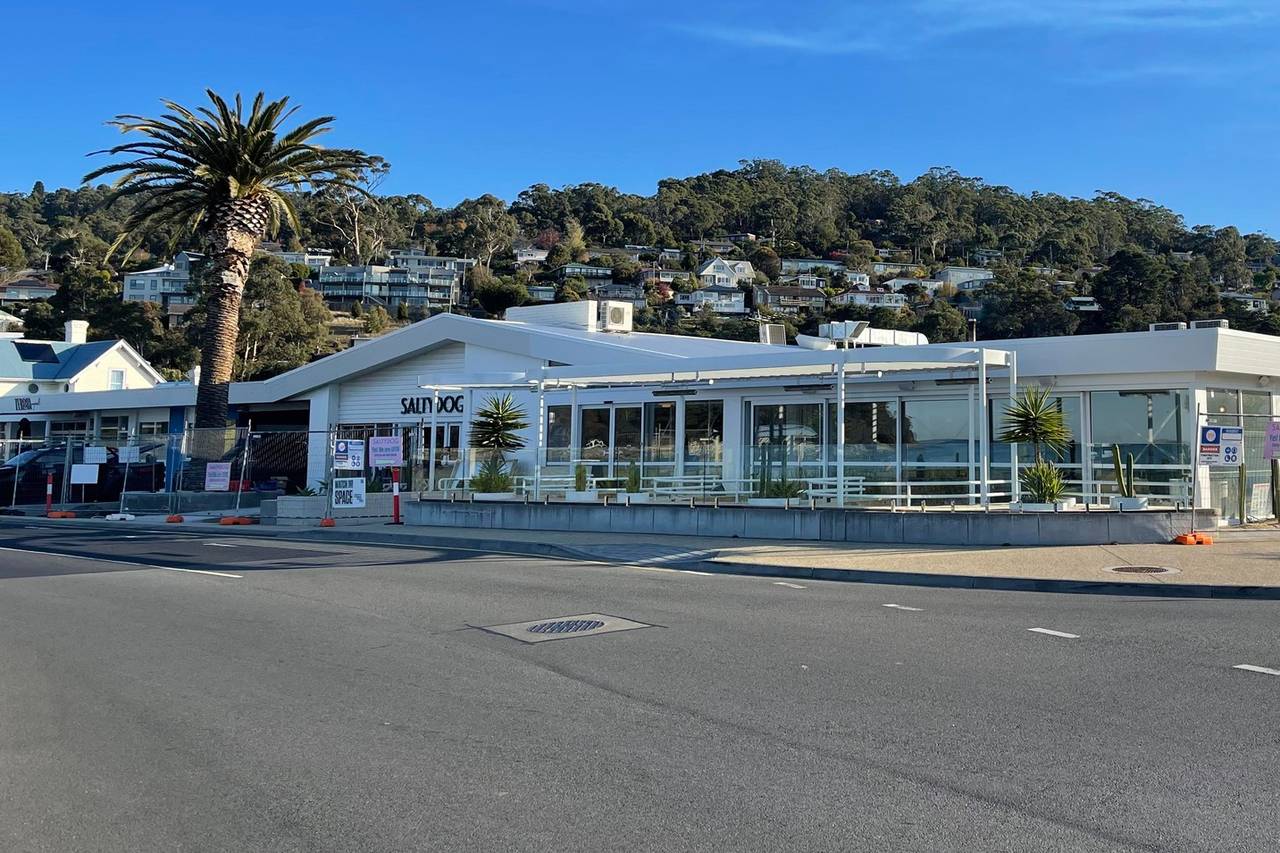 Kingston Beach pub rallies 5,000 signatures to save live music