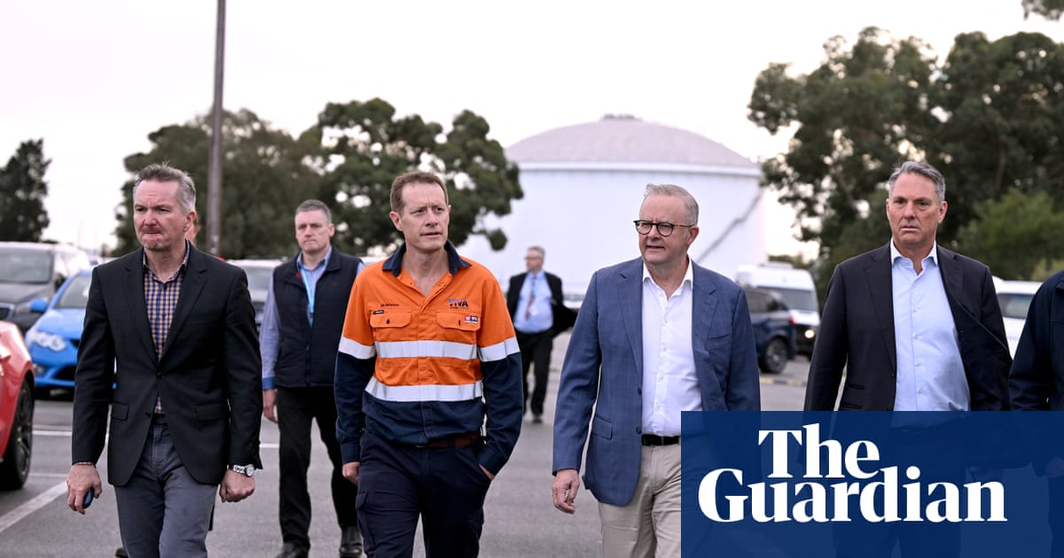 Fuel prices fall despite Geelong refinery blaze as Albanese says facility production has slipped by 40% | Petrol prices