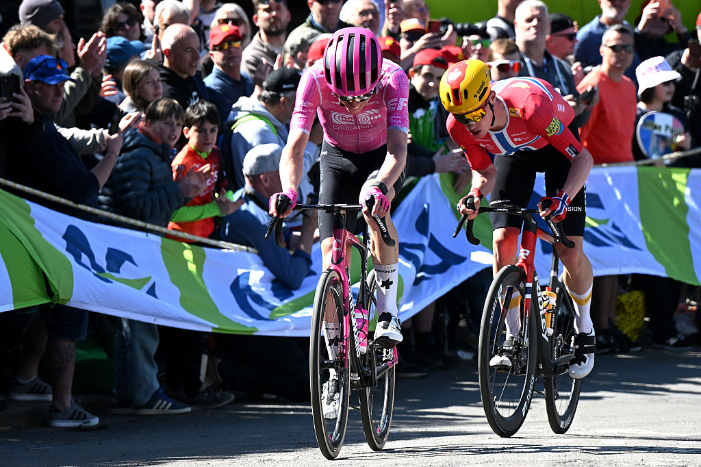 Van der Lee leads Leknessund on a climb
