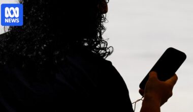 Signal praises Apple over security fix in new iPhone update