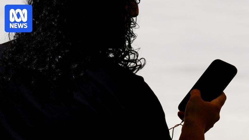 Signal praises Apple over security fix in new iPhone update