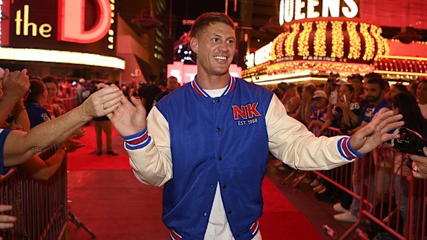 Kalyn Ponga of the Knights greets fans during a NRL fan event at the Freemont Street Experience on February 26, 2026 in Las Vegas, Nevada. (Photo by Ian Hitchcock/Getty Images)