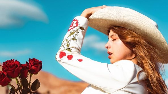 Mikaela Davis: Graceland Way Album Review