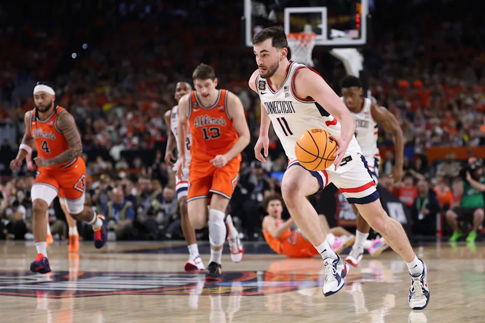 INDIANAPOLIS, INDIANA - APRIL 04: Alex Karaban #11 of the UConn Huskies drives to the basket against the Illinois Fighting Illini during the second half in the Final Four of the 2026 NCAA Men's Basketball Tournament at Lucas Oil Stadium on April 04, 2026 in Indianapolis, Indiana. (Photo by Patrick Smith/Getty Images)
