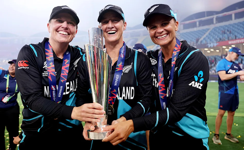 Lea Tahuhu, Sophie Devine and Suzie Bates.