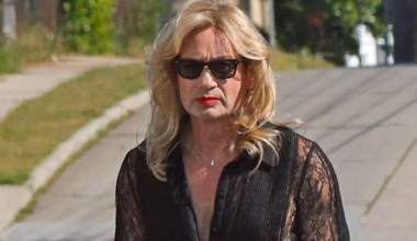 Iconic 90s TV star spotted looking unrecognisable in drag