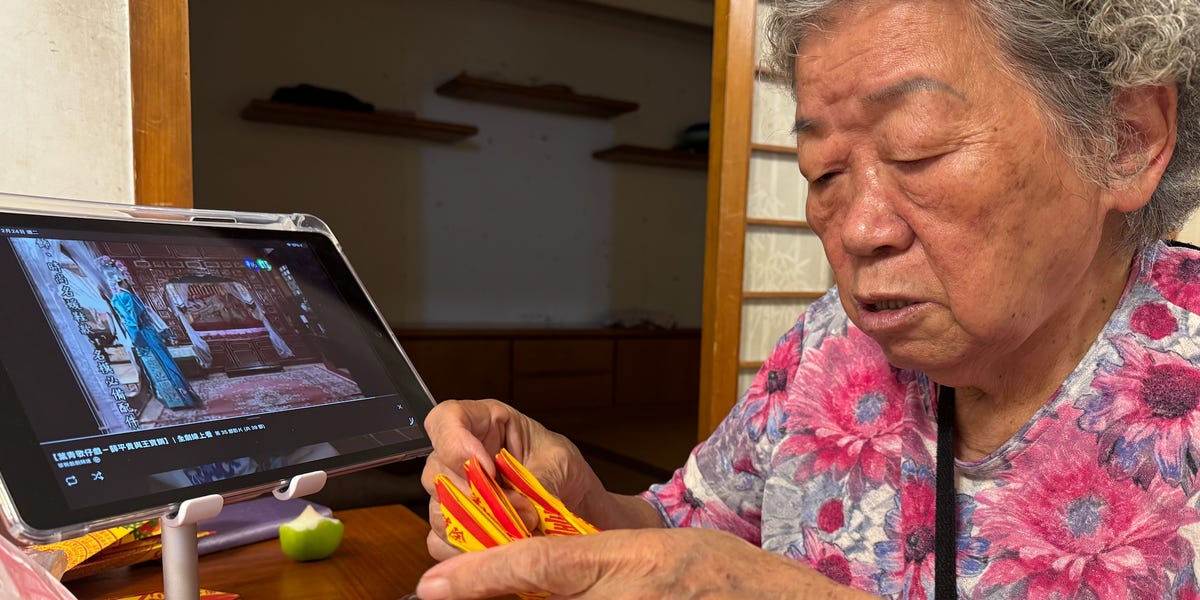 My Grandma Got a Smartphone at 80. It Changed Her Life.