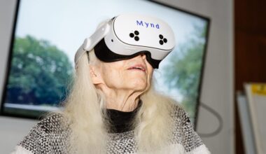 Mynd VR Headsets Give Elderly Adults an Entertaining Escape