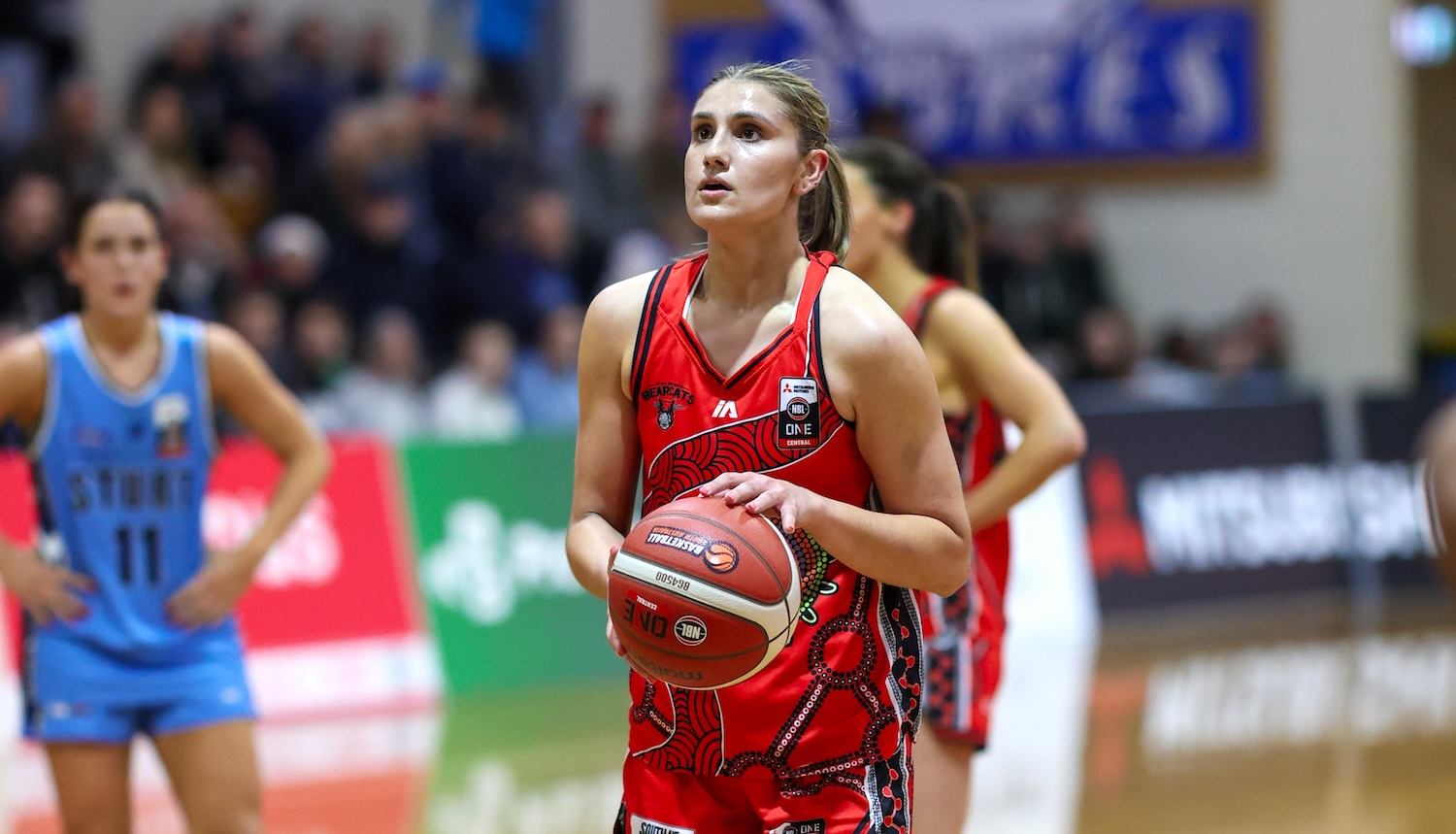 Hodges leads unbeaten West as Central race tightens