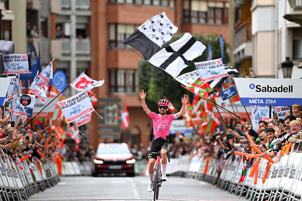 2025 Itzulia Basque Country stage 5: Ben Healy celebrates the win