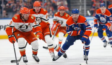 Connor McDavid shrugs off injury scare as Oilers struggle in NHL playoffs