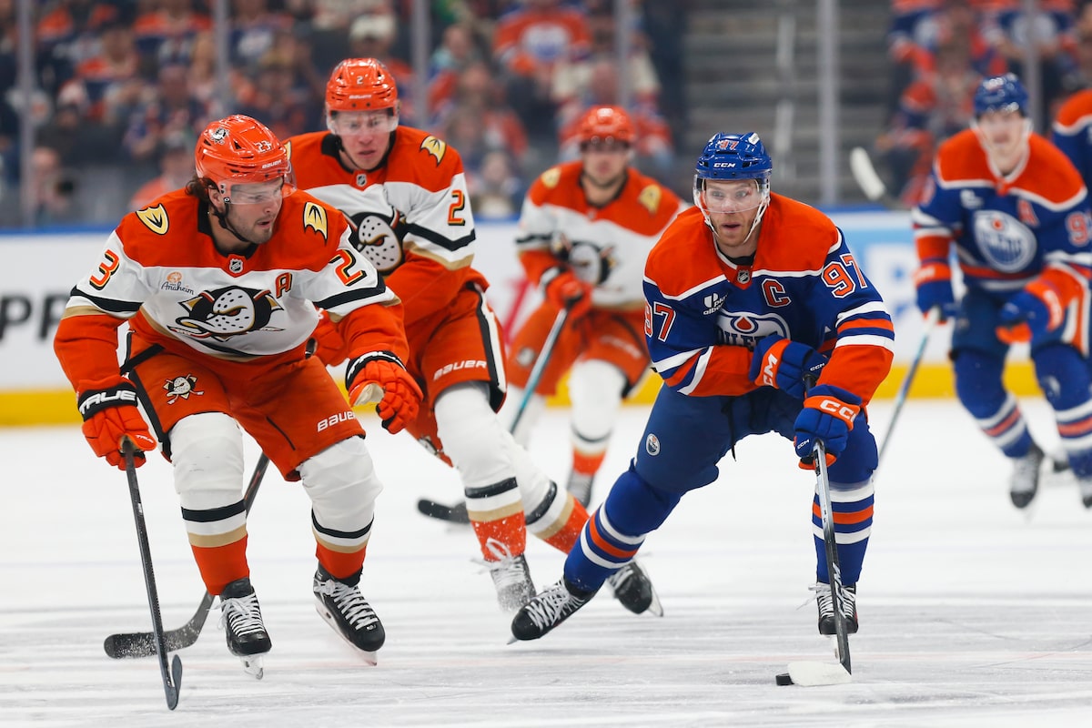 Connor McDavid shrugs off injury scare as Oilers struggle in NHL playoffs